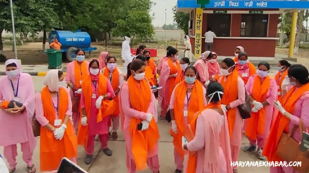 पंचकूला में आशा वर्करों व पुलिस में हुई झड़प, सैकड़ों महिलाओ को किया गिरफ्तार AASHA WORKER