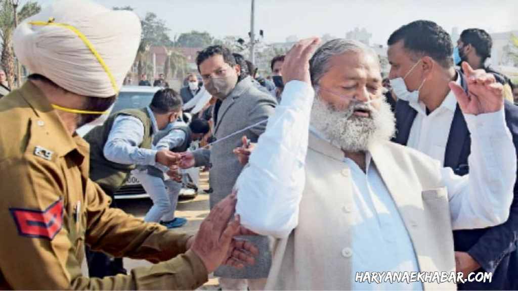 मंत्री विज की ऑक्सीजन की पाइप कार के टायर में फंसी, सुरक्षाकर्मियों व अधिकारियो के हाथ पैर फूले ANIL VIJ