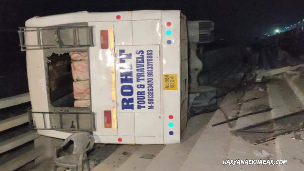 बड़ा हादसा: सवारियों से भरी बस नहर में गिरी, 30 लोग थे सवार BUS ACCIDENT