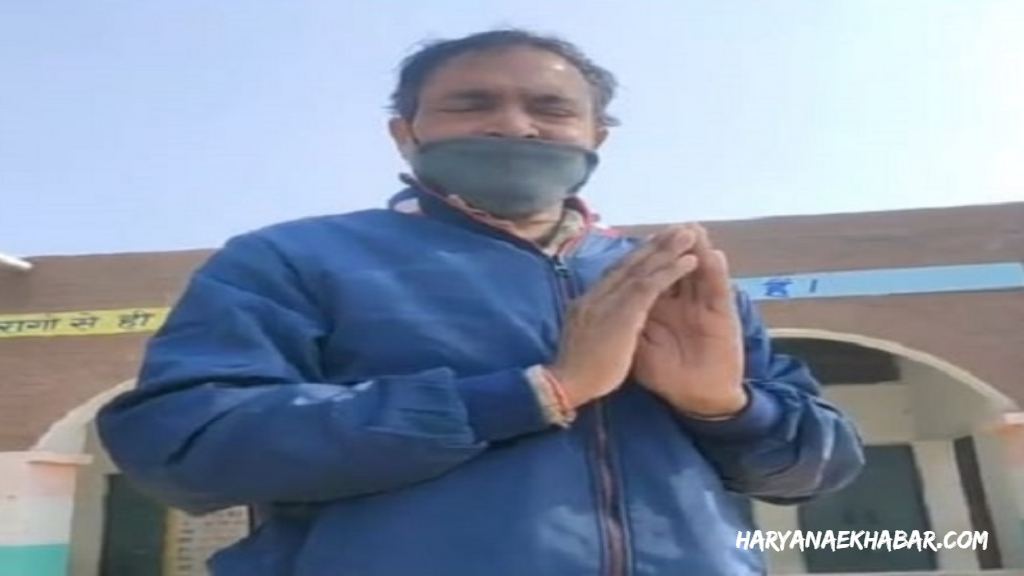 सिरसा में गणतंत्र दिवस के मौके पर शराब पीकर स्कूल पहुंचा टीचर, सैलूट की जगह जोड़ने लगा हाथ TEACHER 2