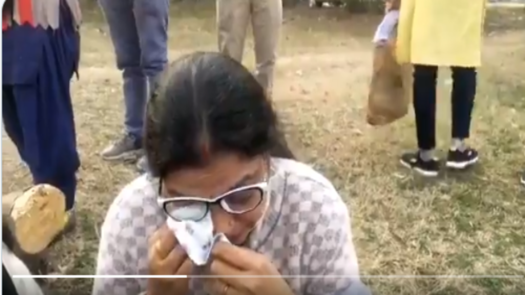 पीजीटी संस्कृत टीचर भर्ती को लेकर प्रदर्शन कर रहे अध्यापक गिरफ्तार, रोती हुई दिखी अध्यापिकाएं pgt sanskrit