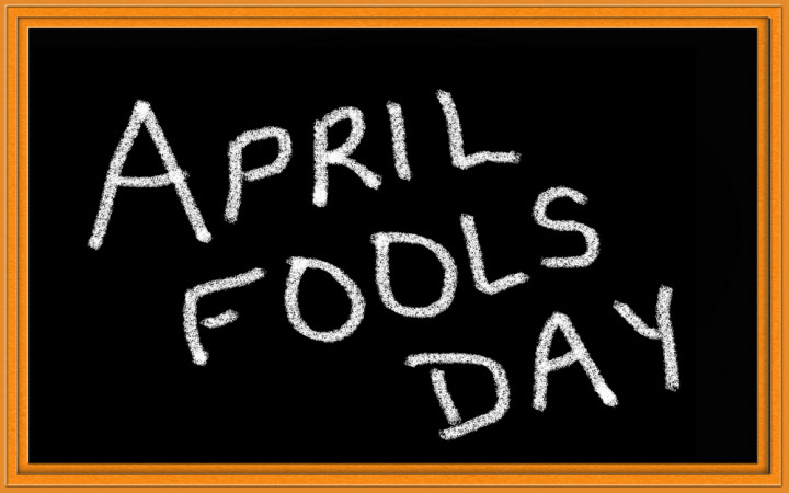 April Fool Quotes in Hindi: अप्रैल फूल कोट्स, दोस्तों को भेजोगे तो हो जायेंगे लोट- पोट April fool quotes in hindi 4