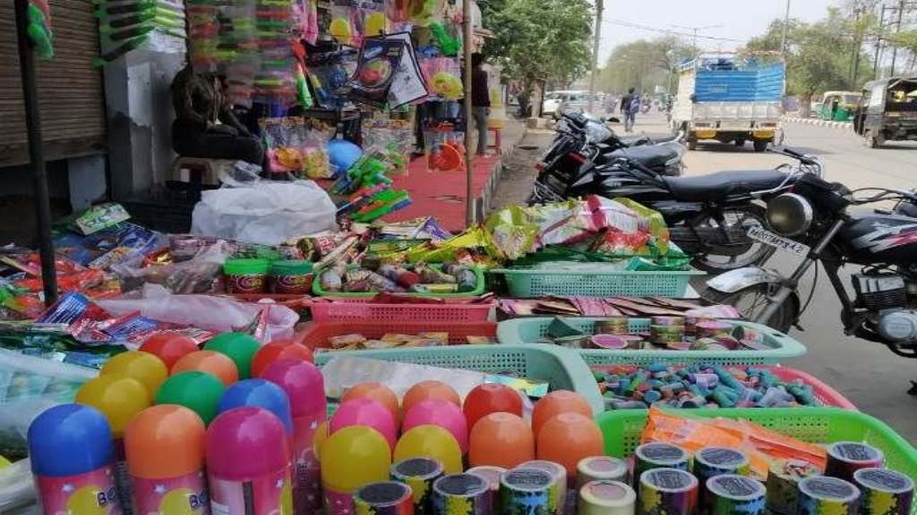 होली को लेकर सज रहे हैं बाजार, मगर बाजारों से गायब है रौनक HOLI 2021 NEWS