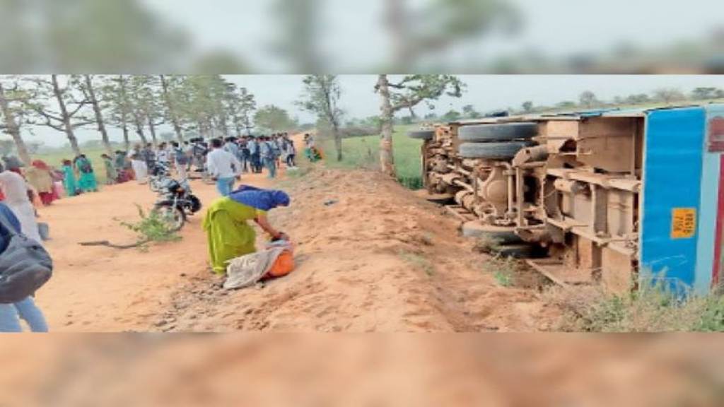 भिवानी में बाईक को बचाने के प्रयास में हरियाणा रोड़वेज बस खेतों में पलटी bhiwani bus accident