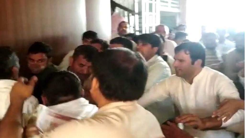 कांग्रेस पार्टी के हुड्डा व किरण गुट के कार्यकर्ताओं में जमकर चले लात-घूंसे dadri congress news