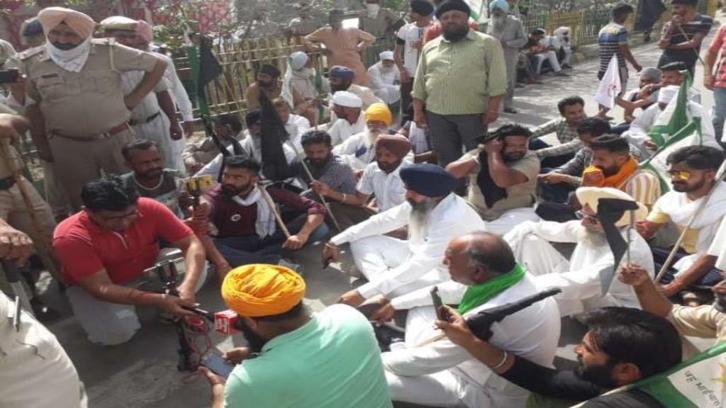 इस एक बड़ी वजह से भी किसान आंदोलन से दूरी बना रहे हैं यूपी, हरियाणा, पंजाब के किसान dushant chautala office kisan news