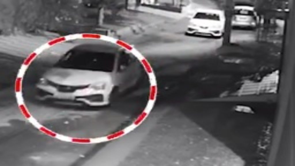 कार चुरानी थी इतनी जरूरी: धक्का मारकर सड़क तक लाए और टो करके ले गए बदमाश fatehabad news