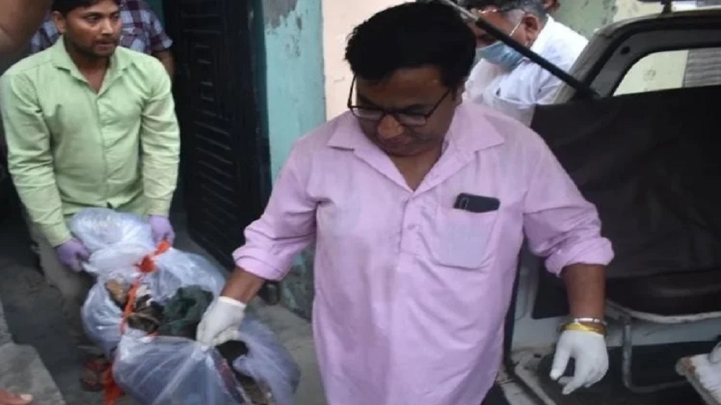 पानीपत: अब कपड़े खोलेंगे कंकालों का राज, पड़ोसियों ने पहले ही दी थी मकान मालिक को चेतावनी haryana panipat 1