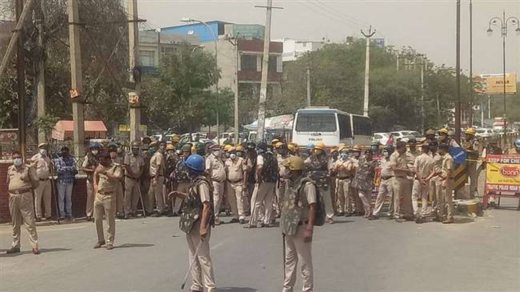 दुष्यंत चौटाला का विरोध करने हिसार एयरपोर्ट पर पहुंचे हजारो किसान, मचा हड़कंप hisar news today 1