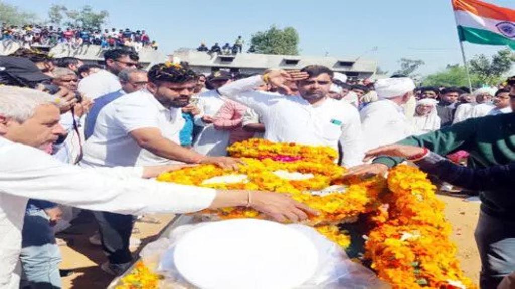 नौसेना जवान की नमन आँखो से विदाई, झज्जर का लाल जहाज के इंजन की पाईप फटने से हुआ था शहीद jhajjar news