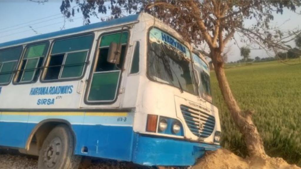 सिरसा में हरियाणा रोड़वेज की बस सड़क से 3 फीट नीचे उतरी, बड़ा हादसा टला roadway accident sirsa