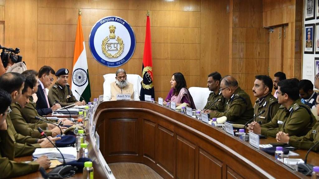हरियाणा पुलिस 'प्रेजिडेंट कलर पुरस्कार' से सम्मानित, CM मनोहर लाल और गृह मंत्री ने दी बधाई ANIL VIJ POLICE MEETING