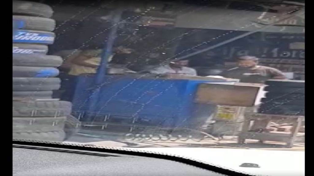 अब गुरुग्राम में सामने आया थूक लगाकर रोटी बनाने का मामला, होटल मालिक अरेस्ट GURUGRAM VIRAL VIDEO ROTI