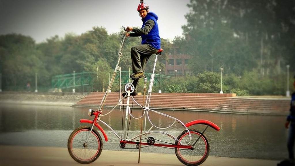 OMG: इतनी ऊंची साइकिल की Limca Book Of Record में हो गया नाम दर्ज, यहां देखें वीडियो RAJEEV KUMAR INDIAN TALLEST BICYCLE