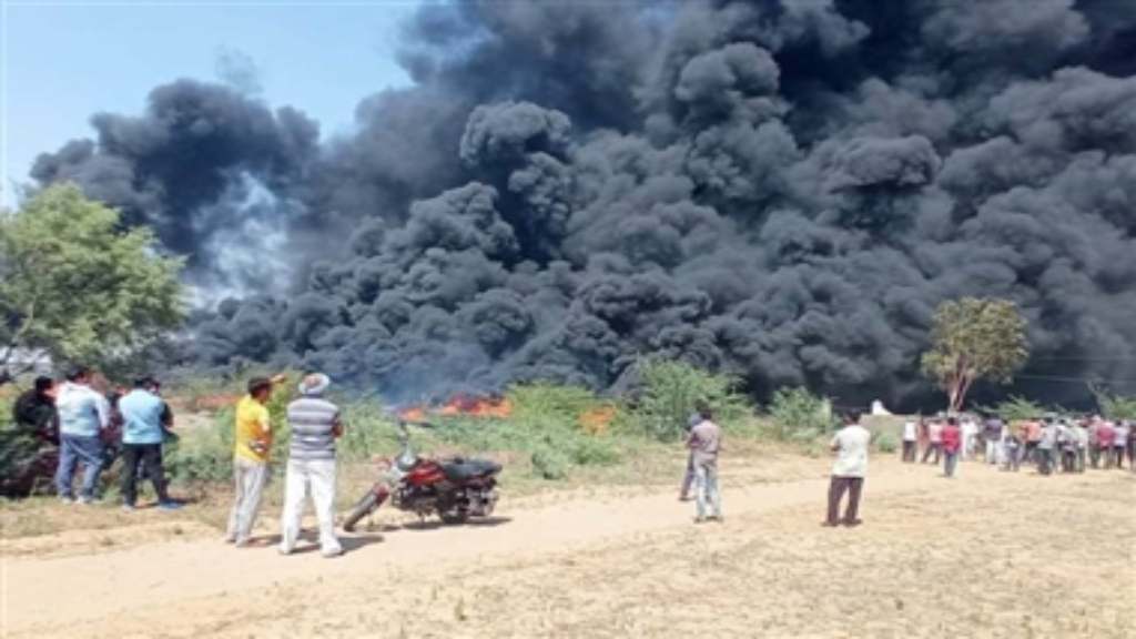 दादरी में बड़ा हादसा, सीवरेज ट्रीटमेंट प्लांट के प्लास्टिक पाइपों में लगी भीषण आग dadri fire news today