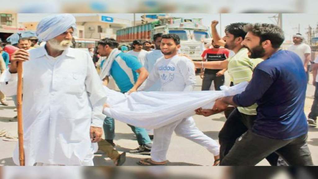 दहेज में कार न मिलने पर विवाहिता की हत्या, रोड पर शव रख लगाया जाम haryana latest news today 2