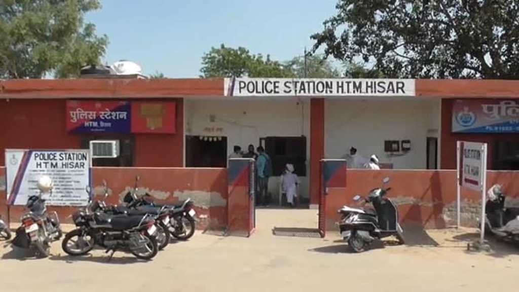 न्याय मांगने का यह कौन सा तरीका, हिसार में थाने में पहुंचकर महिला ने लगाई खुद को आग hisar police station