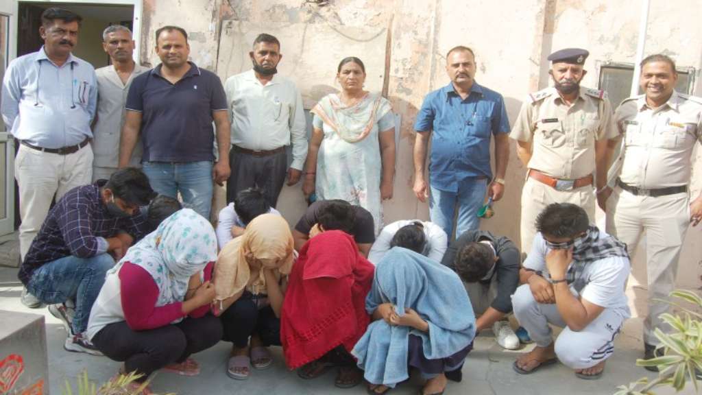 कैथल स्पा सेंटर में चल रहा था सेक्स रैकेट, आपत्तिजनक हालत में मिले चार युवती और 6 युवक kaithal spa center news