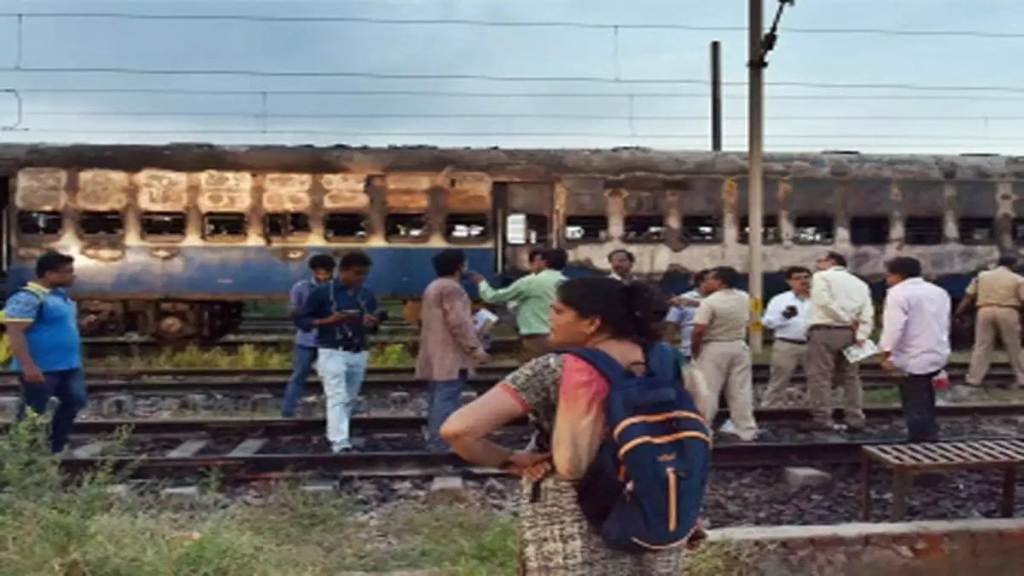रोहतक रेलवे स्टेशन पर रेल में लगी भीषण आग, देखे वीडियो rohtak train fire news