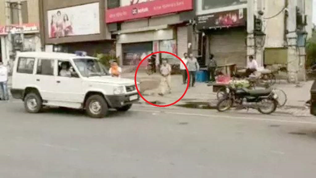 लॉकडाउन में ठेके से शराब खरीदते कैमरे में कैद हो गए पुलिस के जवान, सोशल मीडिया पर वीडियो वायरल ambala police viral video 1