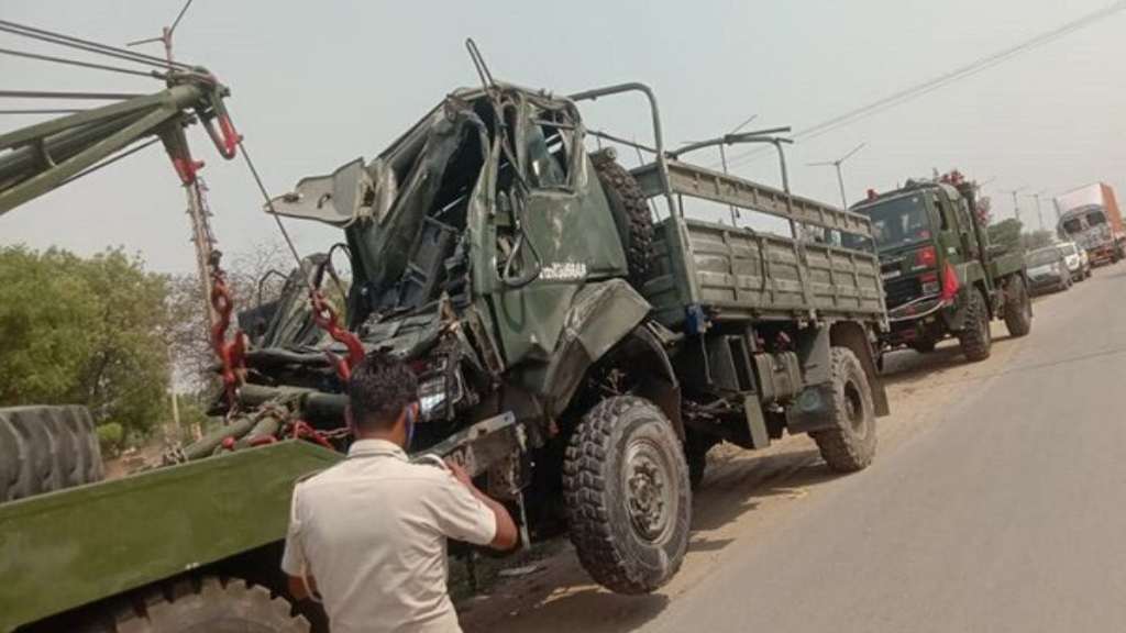 ऑक्सीजन सिलेंडर लेकर जा रही सेना की गाड़ी को ट्रक ने मारी टक्कर, एक जवान शहीद army gadi accident palwal