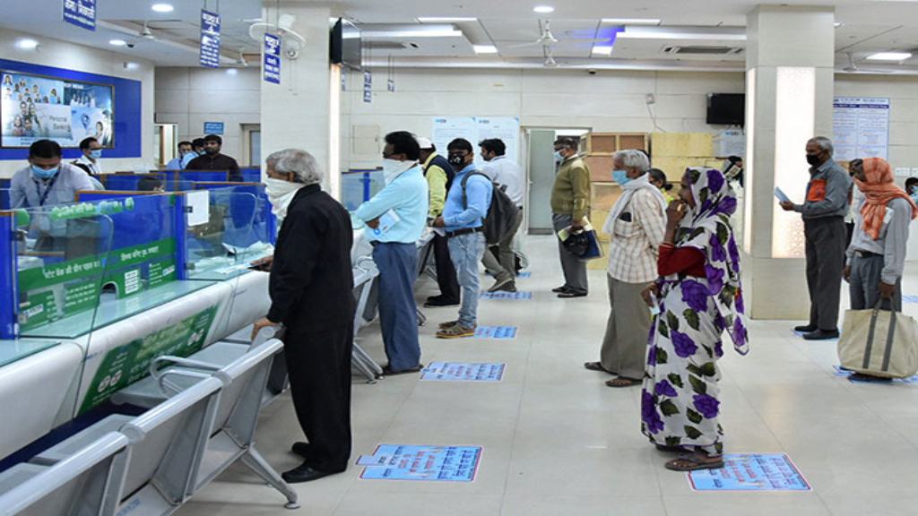 SBI और HDFC Bank ने ग्राहकों को दिया नए साल का तोहफा, बढ़ाई FD पर ब्याज दरे bank