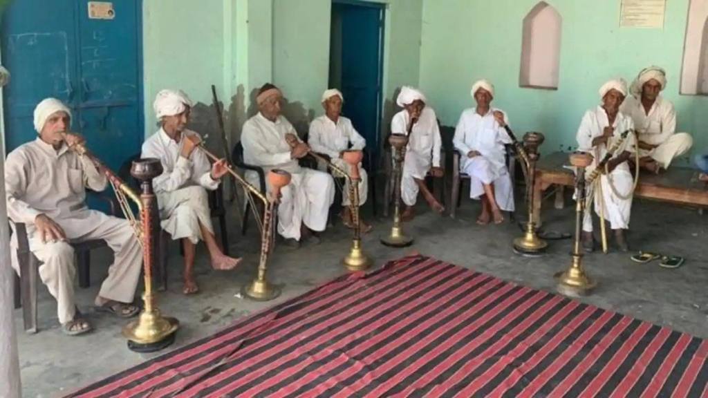 ग्रामीण हरियाणा में पुरुषों से की गई नई अपील, बंद करे हुक्का व ताश hukka