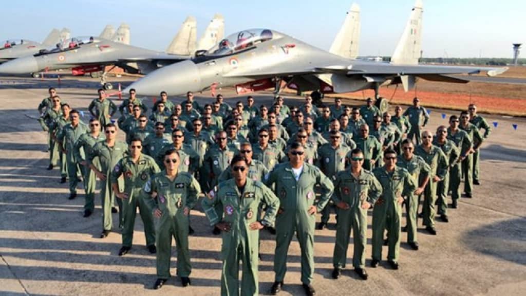 Airforce Day 2021: 8 अक्टूबर को मनाया जाता है वायु सेना दिवस, लड़ाकू विमानों ने दिखाया अपना दम indian airforce iaf