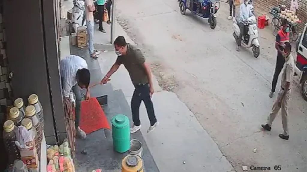 लॉकडाउन के नाम पर दुकानदारों के साथ पिटाई करते हुए नजर आ रही है पुलिस, वीडियो हुआ वायरल jind 1