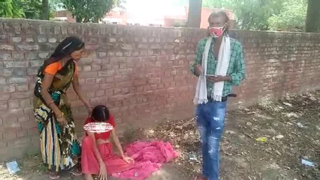 विडियो वायरल: फरीदाबाद में अस्पताल के गेट के बाहर तड़पती रही गर्भवती महिला, डॉक्टरों ने नहीं किया भर्ती faridabad hospital