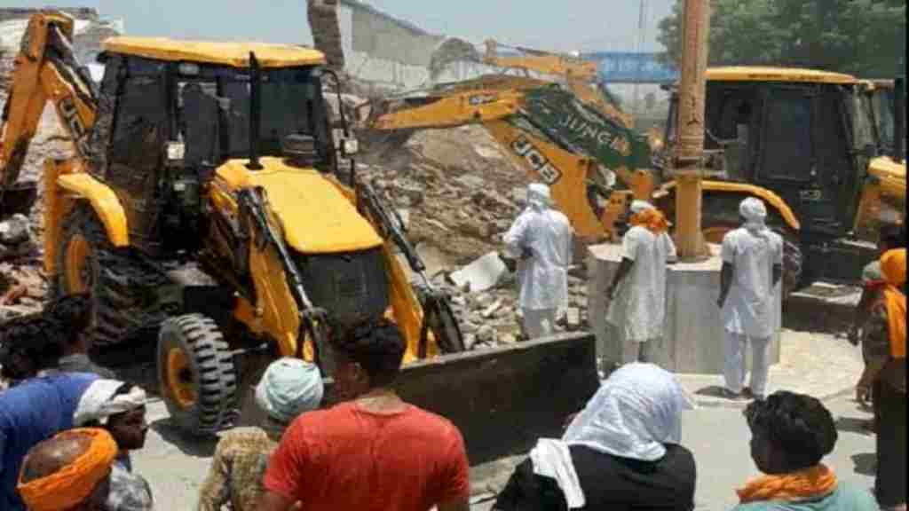 भरभरा कर गिरी गुरुद्वारा साहिब की इमारत, दबने से मिस्त्री की मौत fatehabad news