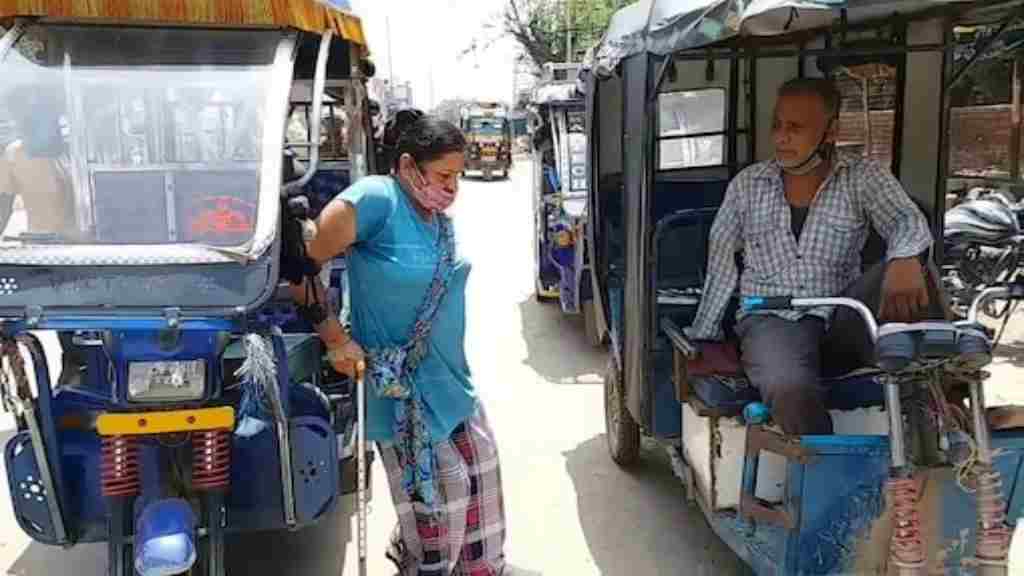 ई-रिक्शा चलाती है पैरालाइज्ड सविता, बोलीं- अजीब तरीके से देखते हैं लोग, फर्क नहीं पड़ता, बच्चों का भविष्य सुधारना है news 11