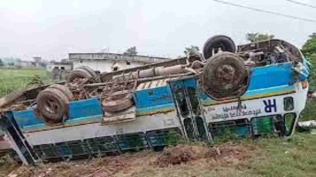 कुरुक्षेत्र में हरियाणा रोडवेज की बस अनियंत्रित होकर पलटी, 15 से 20 यात्री हुए घायल BUS