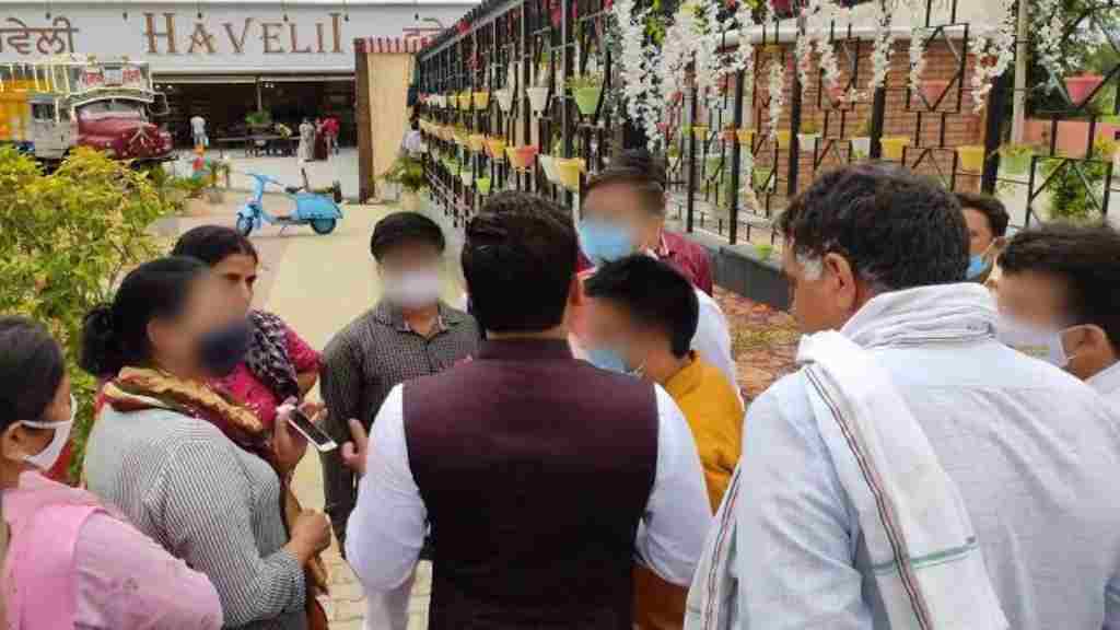 हो चुकी थी वरमाला, फेरों के लिए जाने ही वाले थे तभी पुलिस के साथ दूल्हे की गर्लफ्रेंड की एंट्री hansi news 2