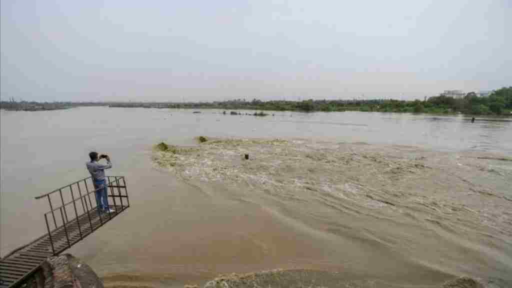 यमुना नदी में मछली पकड़ने, नहाने और घूमने पर लगीं रोक, हथिनीकुंड बैराज पर धारा 144 लागूं yamunagar