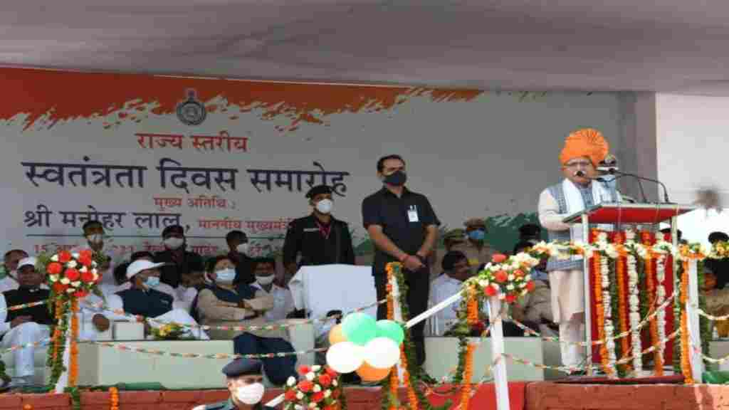 राजनीतिक रुप से हंगामेदार रहेगा 2022, कुछ इस तरह एक-दूसरे को चुनौती देते नजर आएंगे मनोहर- हुड्डा cm 3