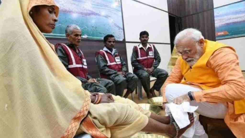मौतों के झूठे सरकारी आंकड़े! सीवर सफाई के दौरान पिछले 5 साल में नहीं हुई एक भी सफाईकर्मी की मौत, असल आंकड़े कुछ और modi 2