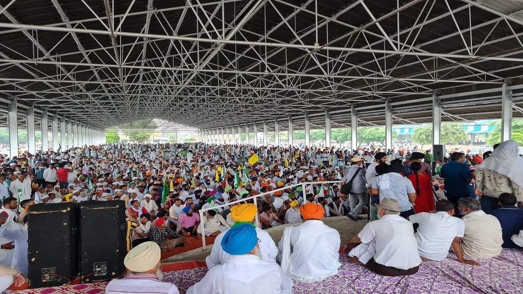 किसानों से बातचीत के रास्ते अभी खुले हैं, करनाल जिला प्रशासन धरने को ख़त्म करने की कर रहा है अपील Karnal Mahapanchayat Kisan