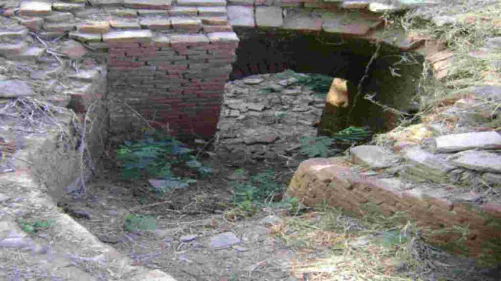 विलुप्ति की कगार पर महाभारत काल की सुरंगे, लाक्ष्यगृहो से बचकर यहीं से निकलें थे पांडव cave