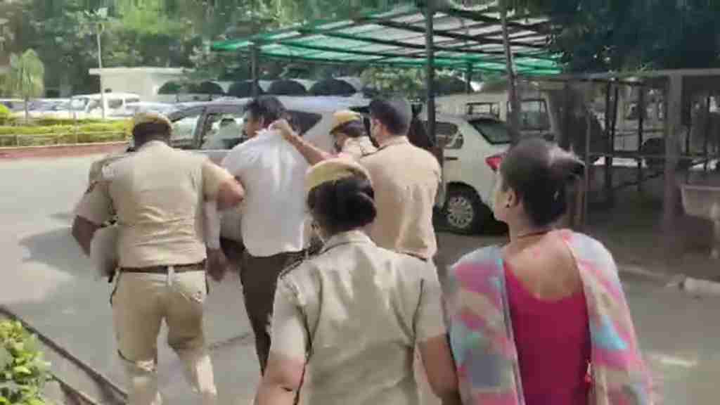 करनाल पुलिस की गुंडागर्दी, एसपी कार्यालय से बाप-बेटी को फिल्मी स्टाइल में उठाया karnal news