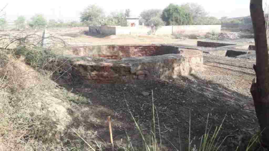 जींद के इस गांव में 4 दिनों से पानी के लिए तरस रहे हैं लोग, जीना हुआ दुभर kua
