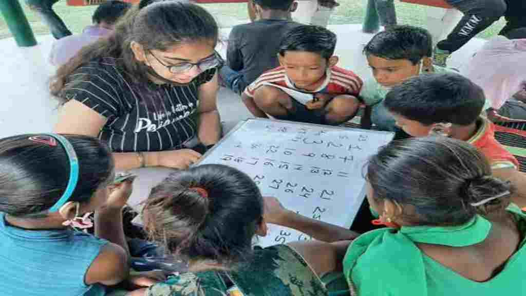 पानीपत: दो दोस्तों ने शुरू की गुरुकुलम पाठशाला, झुग्गियों में रहने वाले बच्चों के जीवन में भर रहे हैं रोशनी panipat news