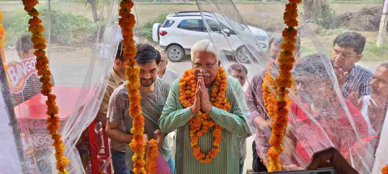 गांव पाल्हावास में भाजपा जिलाध्यक्ष मा हुकम चंद यादव ने रिबन काटकर हर हित स्टोर का किया शुभारंभ kosli 1