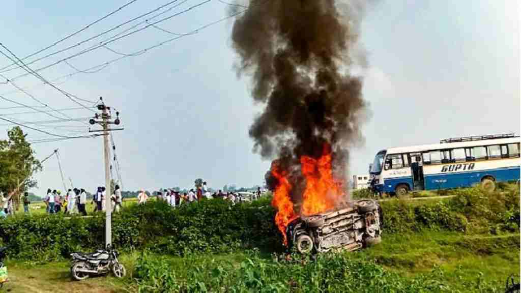 लखीमपुर घटना: केंद्रीय मंत्री अजय मिश्रा बेटे मोनू के बचाव में उतरे, बोले- घटना में मेरा बेटा शामिल नहीं lakhimpur accident