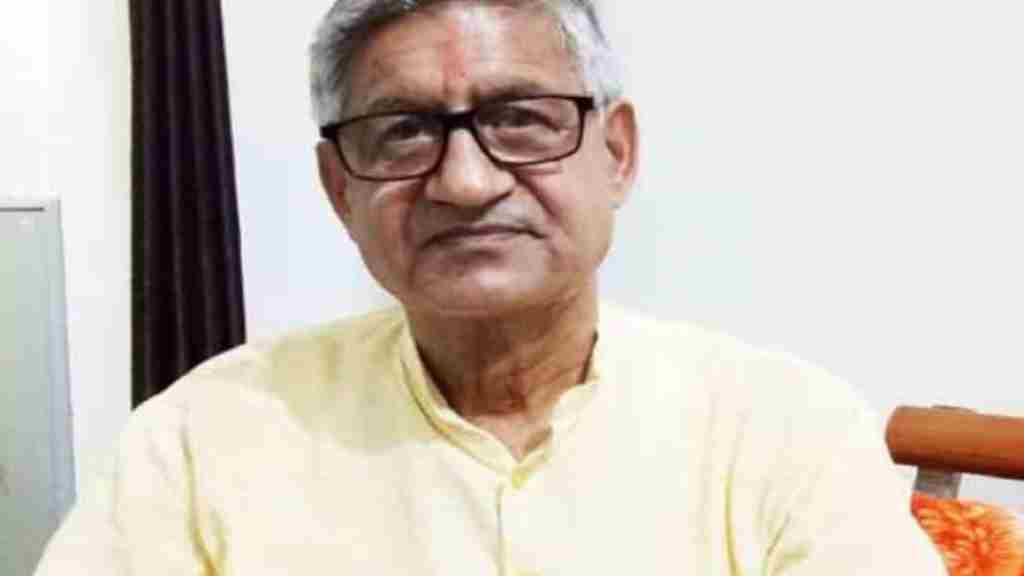 बीजेपी सांसद ने किसानों को कहा निकामा बेरोज़गर, विरोध में तोड़ा सांसद की कार का शीशा bjp mla ramesh