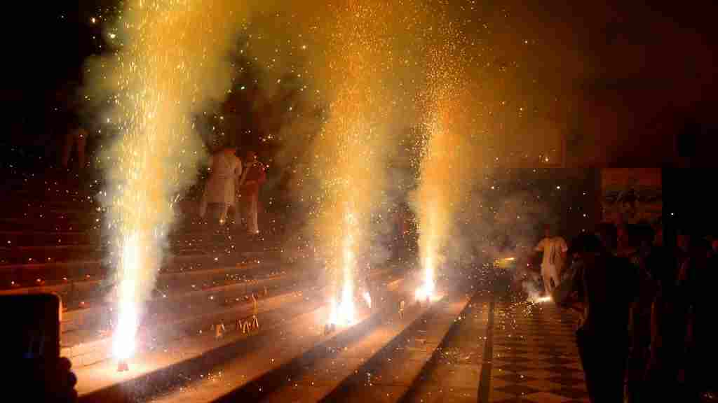 NCR के बाद अब हरियाणा के इन जिलों में भी लगा आतिशबाजी पर बैन bomb