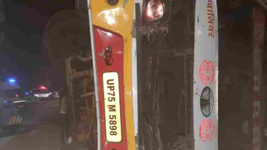 हरियाणा के पलवल में बस पलटने से बड़ा हादसा, 35 लोग घायल palwal bus accident