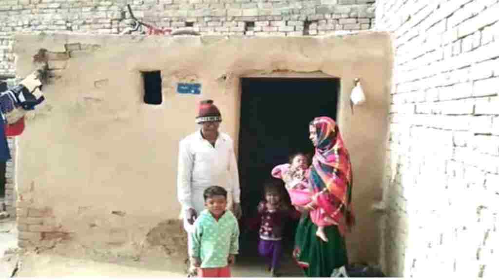 10×8 फुट के कच्चे कमरें में जिंदगी जीने को मजबूर हैं ये परिवार, सरकार की बुनियादी सुविधाएं कोसों दूर NEWS 19
