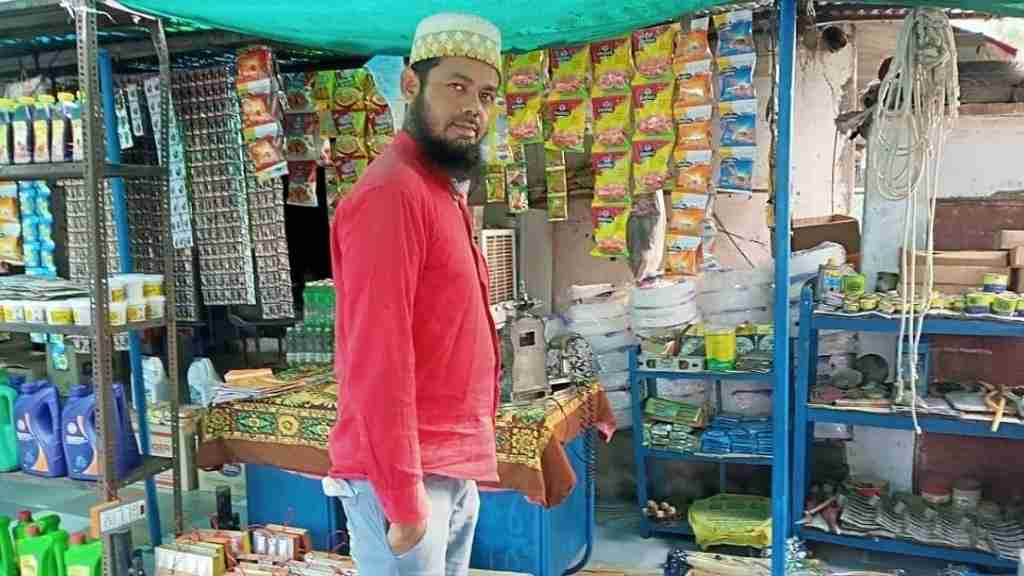 जानिये, ऐसी दुकान के बारे में जहां ना दरवाजा ना दुकानदार, ग्राहक समान लेकर खुद रख जाते है पैसे shop