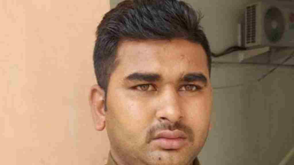 पुलिस की वर्दी पहनकर करता था फ्री में सफर, बना रखा था फर्जी आईडी कार्ड, ऐसे आया गिरफ्त में NEWS 30